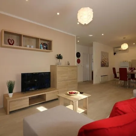 Holiday home Lorena Mit Salzwasser-pool In Porec