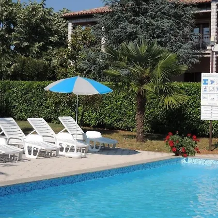 Holiday home Lorena Mit Salzwasser-pool In Porec
