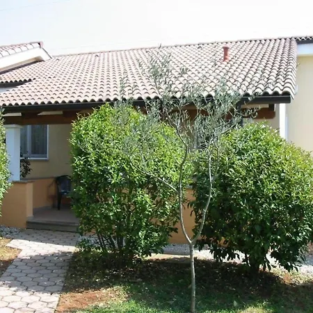 Holiday home Lorena Mit Salzwasser-pool In